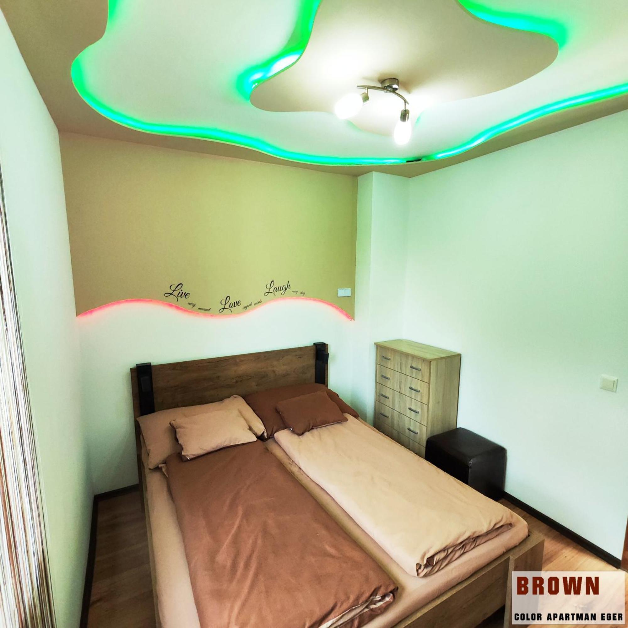 Color Apartmanok Eger Habitación foto